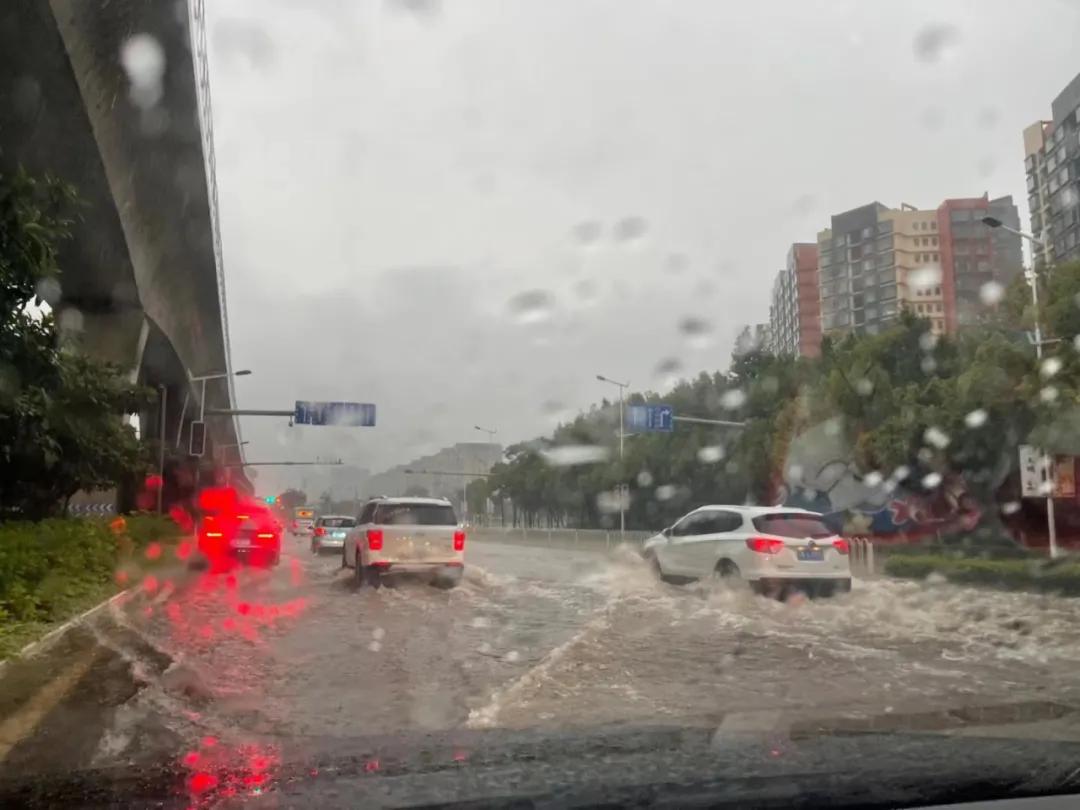 云南昆明暴雨来袭，城市应对挑战的最新信息