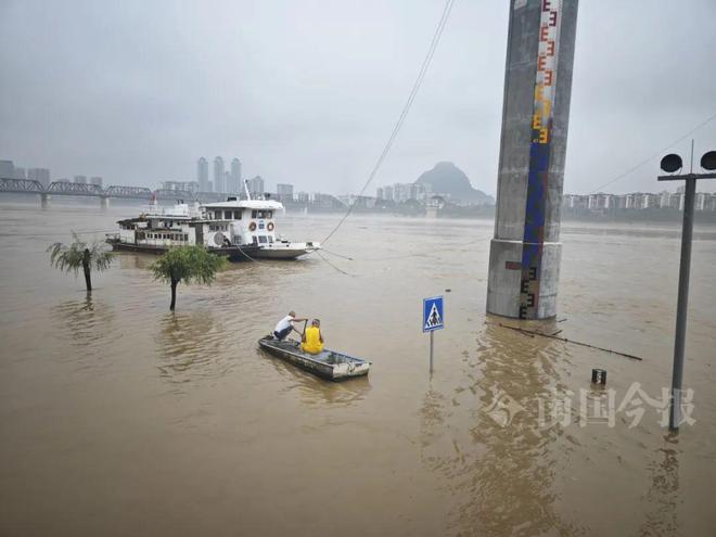 洪峰来袭，挑战与应对策略